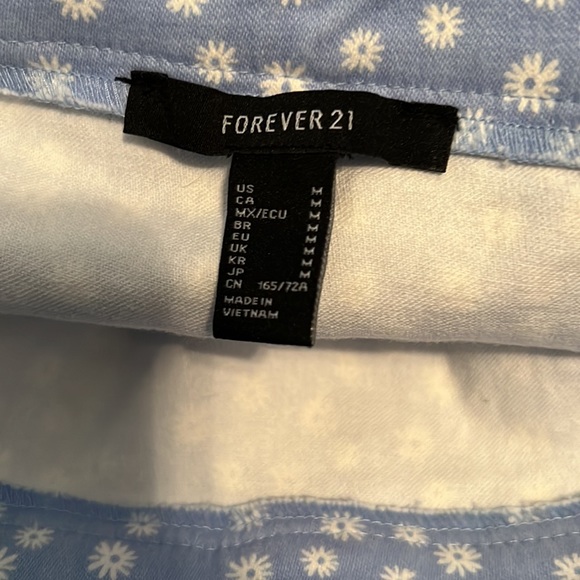 blue mini skirt with white flowers, size M, worn once, great condition! - Picture 4 of 4